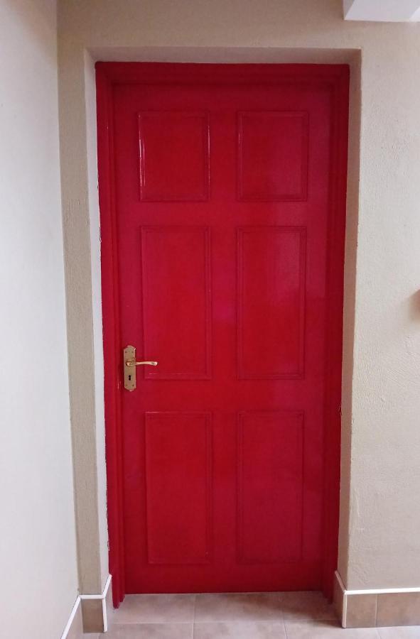The Red Door Townhouse Apartment Ardara Exteriör bild
